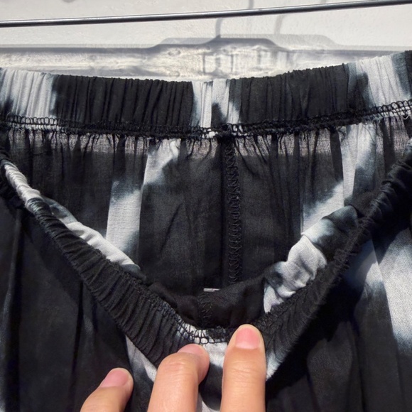 Gorgeous shibori tie dyed 2pc cowl drapey top and pant set - Picture 6 of 9